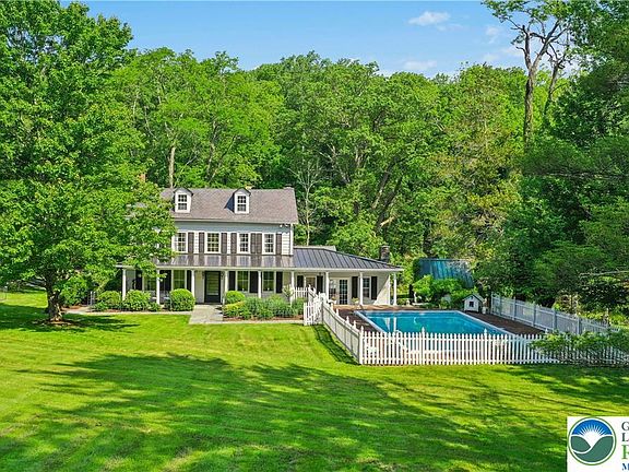 2nd image of 282 Crabapple Ln