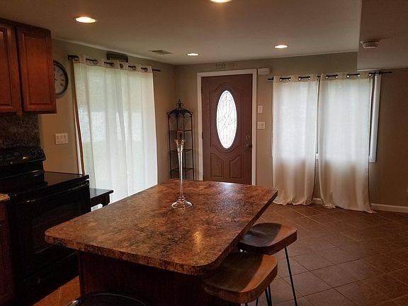 3rd image of 3 Birchdale Dr