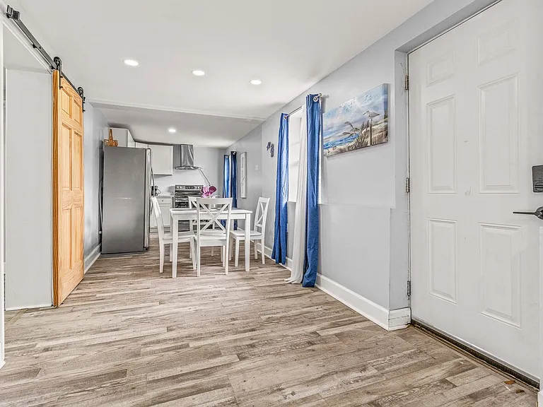 908 N 57th Ave — Photo 17