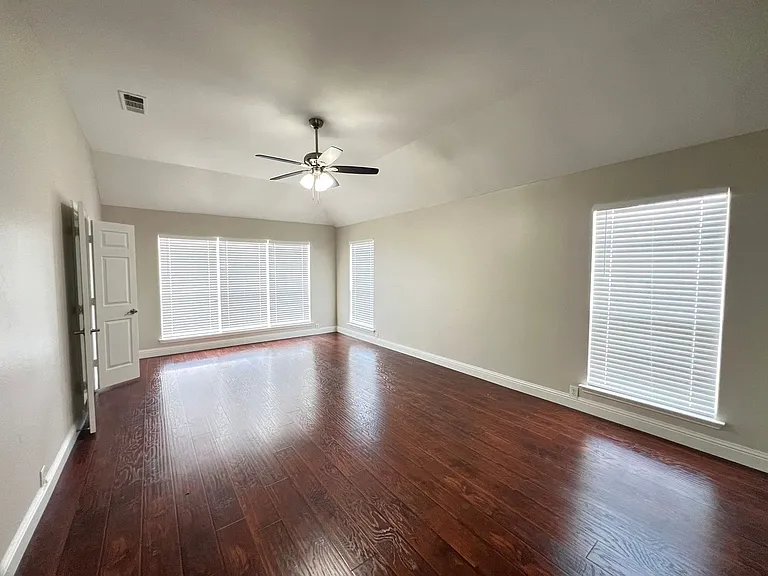 2505 Hunters Run Dr — Photo 33