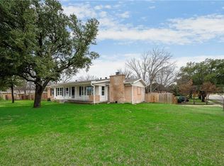 3137 Meadow Oaks Dr, Haltom City, TX 76117