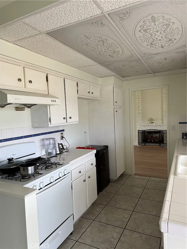 3 bed, 2.5 bath, 1381 sqft, $3,500 — Photo 3