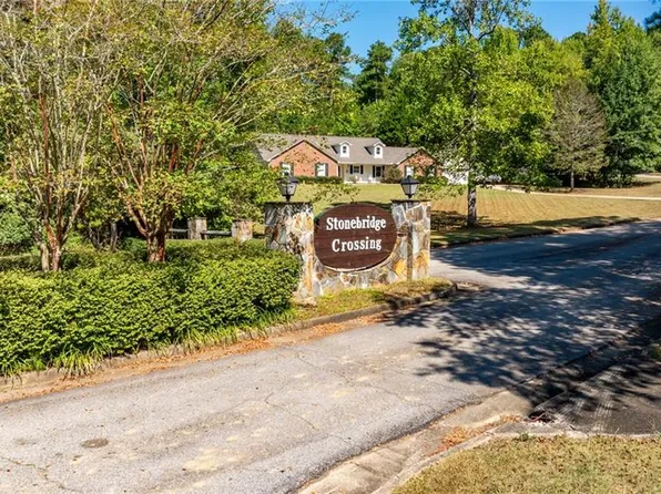 205 Long Cove Dr #30, Lagrange, GA 30240