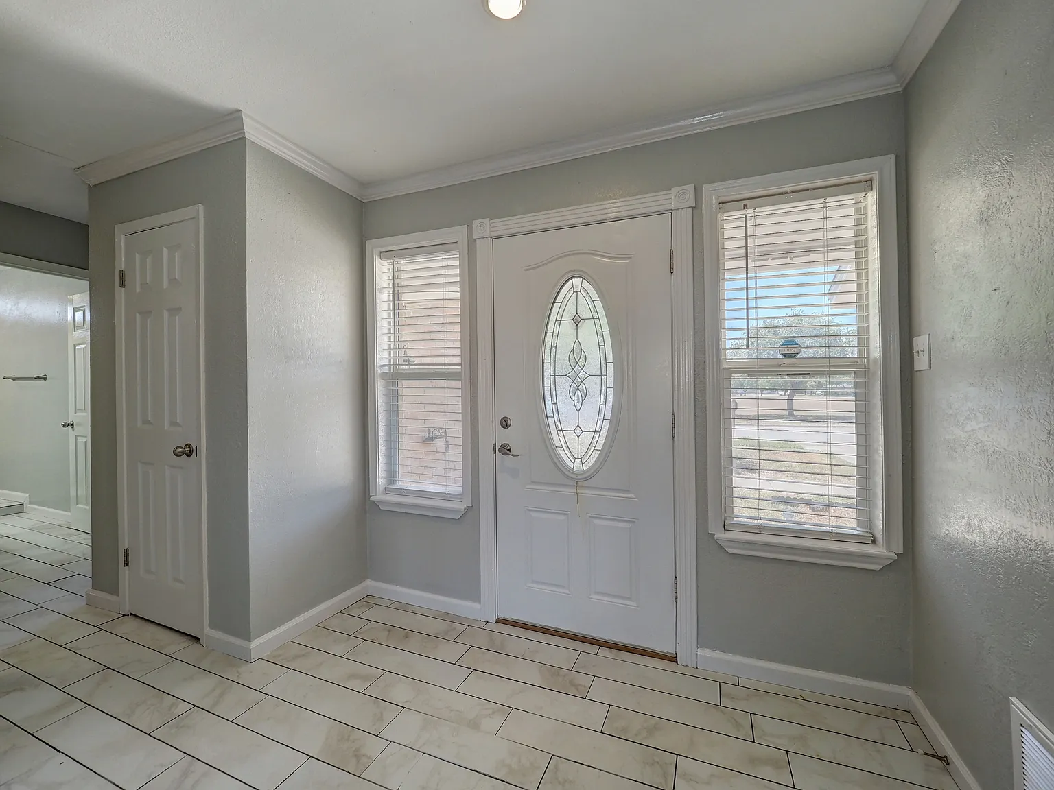 3 bed, 1623 sqft, $2,050 — Photo 3