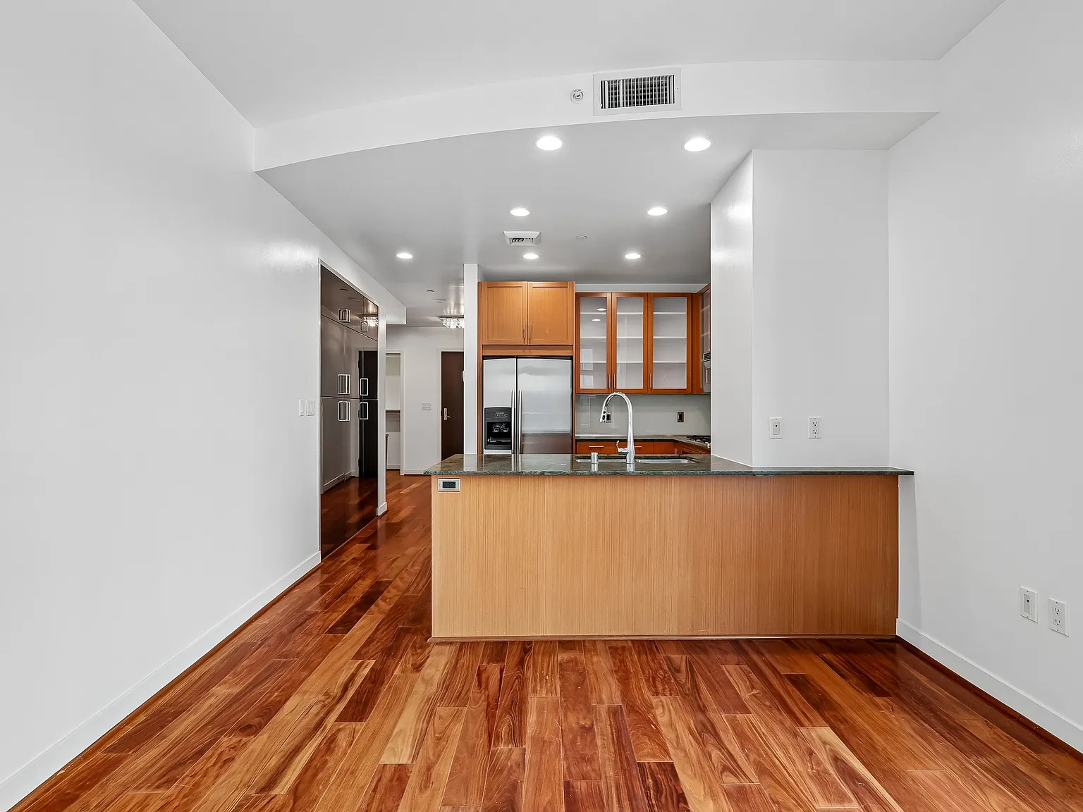 1 bed, 1.5 bath, 887 sqft, $2,995 — Photo 3