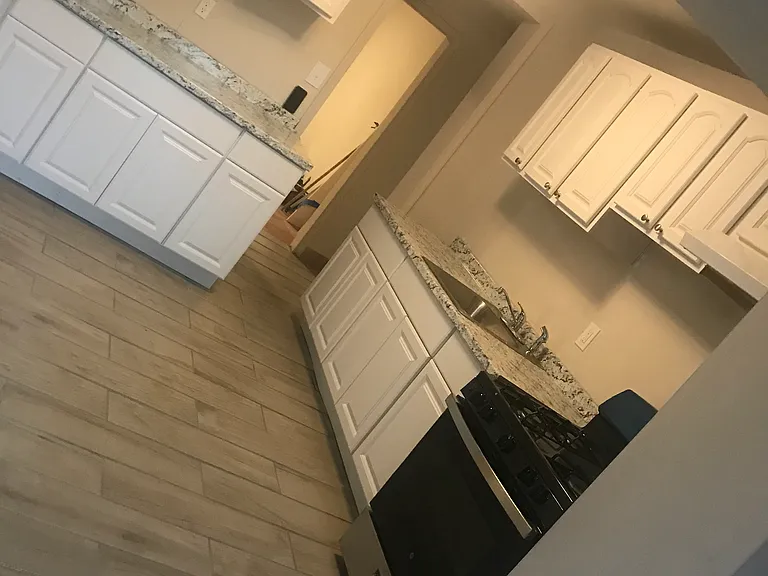 104 E Madison Ave — Photo 17