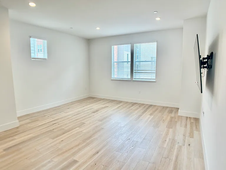 2933 Lamory Pl #113 — Photo 21