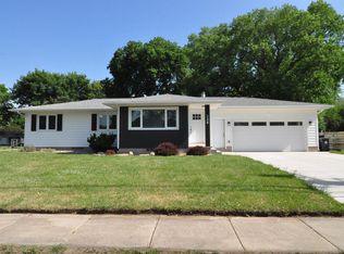 226 Orchard Dr, Cedar Falls, IA 50613