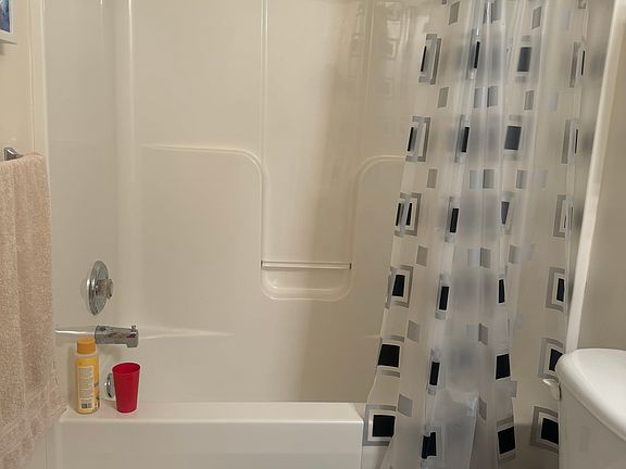 3rd image of 41 Bruce Dr