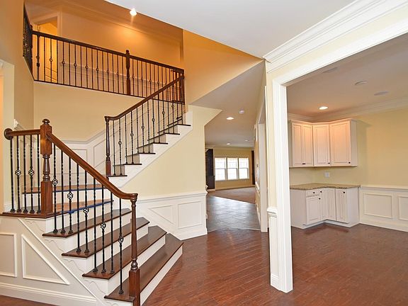 2nd image of 1607 Kings Ct