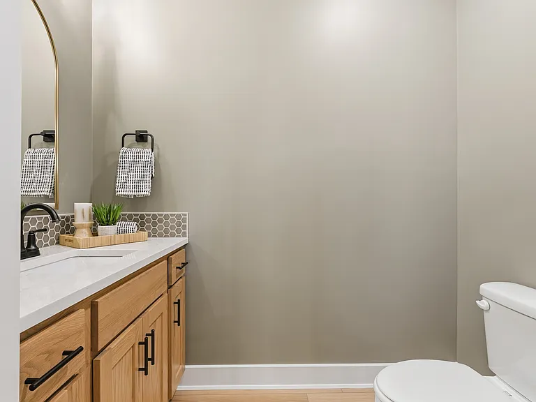 2138 E Beaumont St — Photo 18