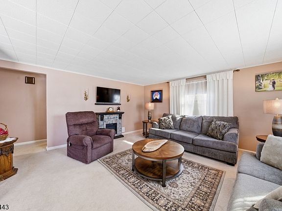 5th image of 12 Diana Rd