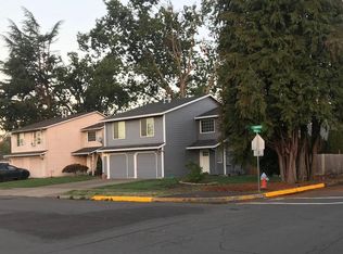 190 E Fairfield St, Gladstone, OR 97027