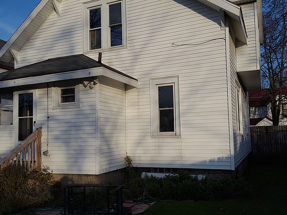 5th image of 343 Hogadone Ave SW