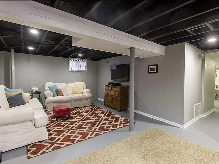9006 Central St — Photo 14