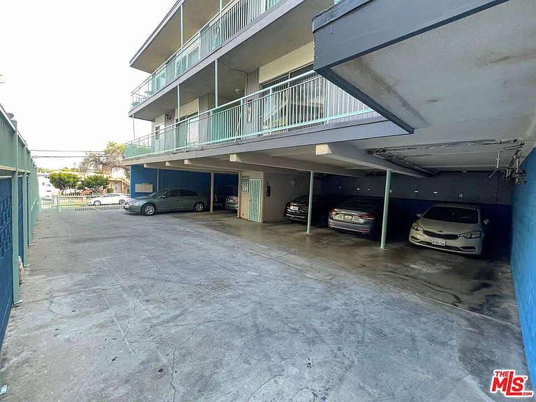 220 E Hyde Park Blvd #1 — Photo 7