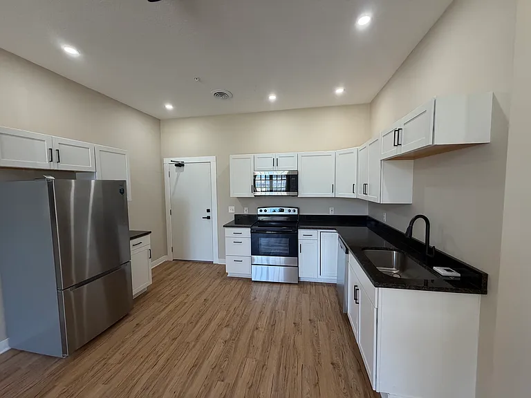 400 N Main St #201 — Photo 3