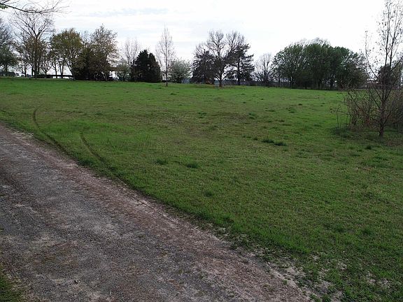 4th image of 662 Highway 225 E