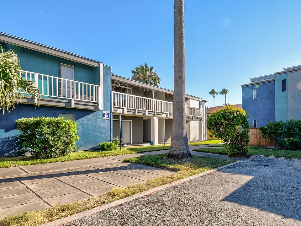 Bay Bluff Apartments