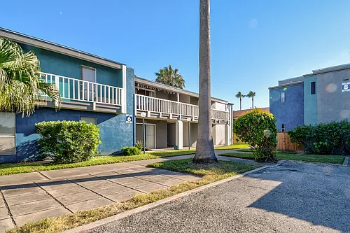 Bay Bluff Apartments Photo 1