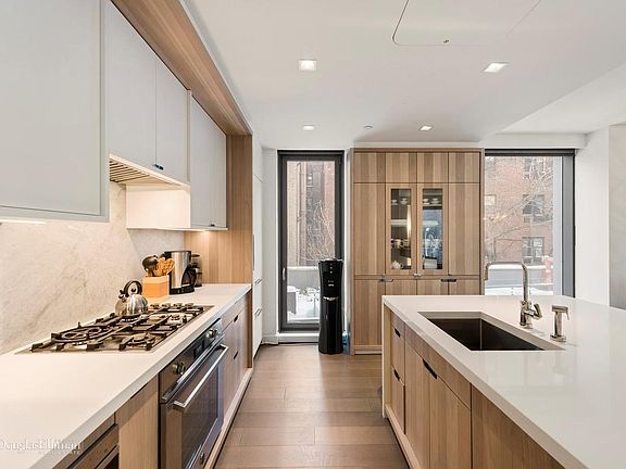 4th image of 180 6th Ave APT 3A