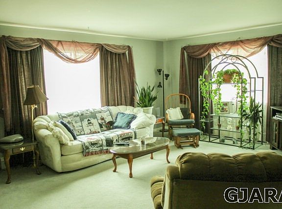 5th image of 708 Jasmine Ln