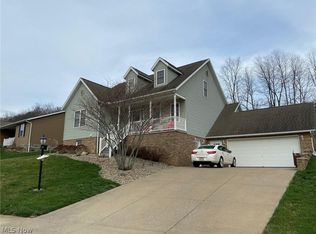 413 Deer Park Dr NE, New Philadelphia, OH 44663