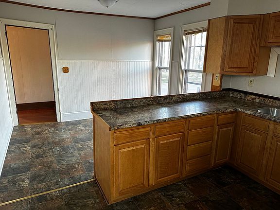 5th image of 402 S 1st St #2
