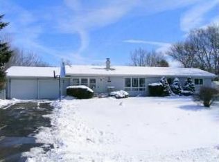 5N641 Longview Dr, St Charles, IL 60175