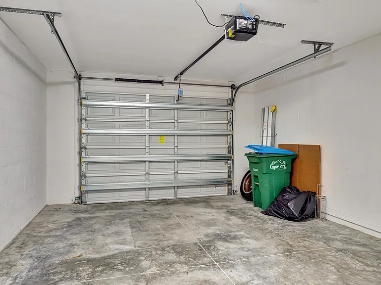 1014 Diplomat Pkwy W — Photo 30