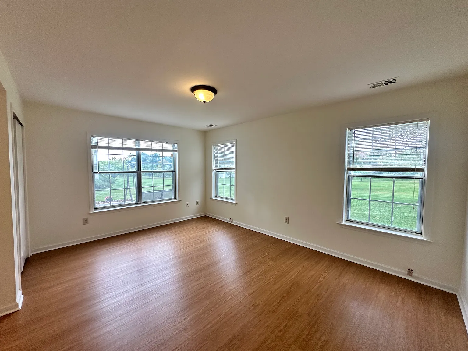2 bed, 1318 sqft, $2,650 — Photo 4