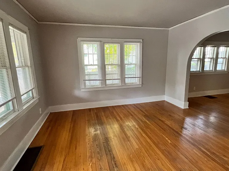 715 Barnett St NE — Photo 2