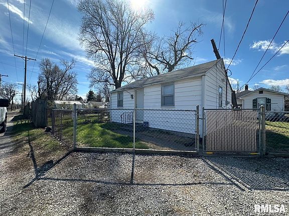 3rd image of 432 N Daniels Ave
