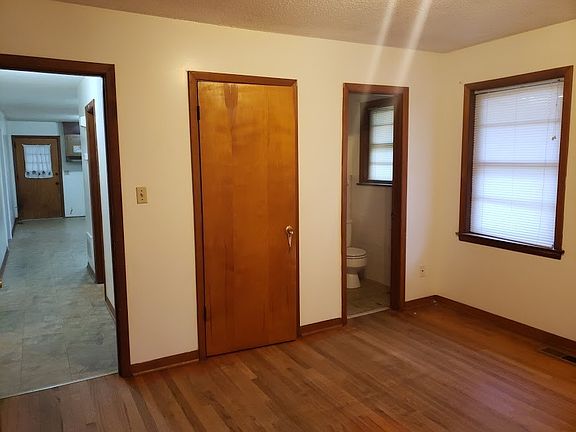 4th image of 908 SE Maynard Rd