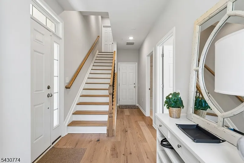 4 bed, 3.5 bath, $5,000 — Photo 3