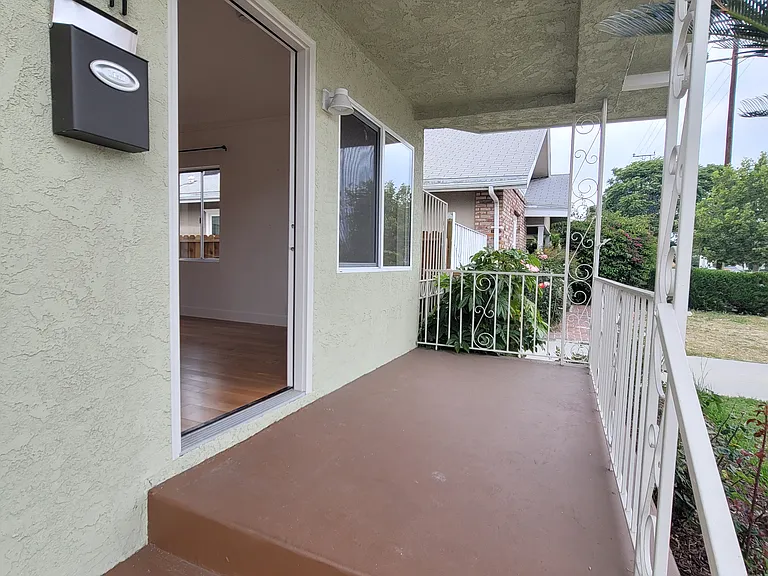 1911 Griffin Ave #1 — Photo 2