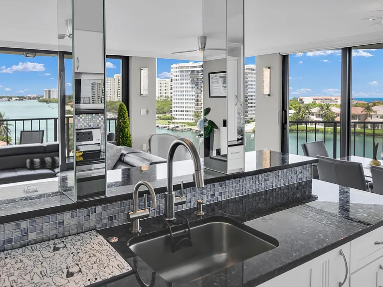 899 Jeffery St #714 — Photo 6