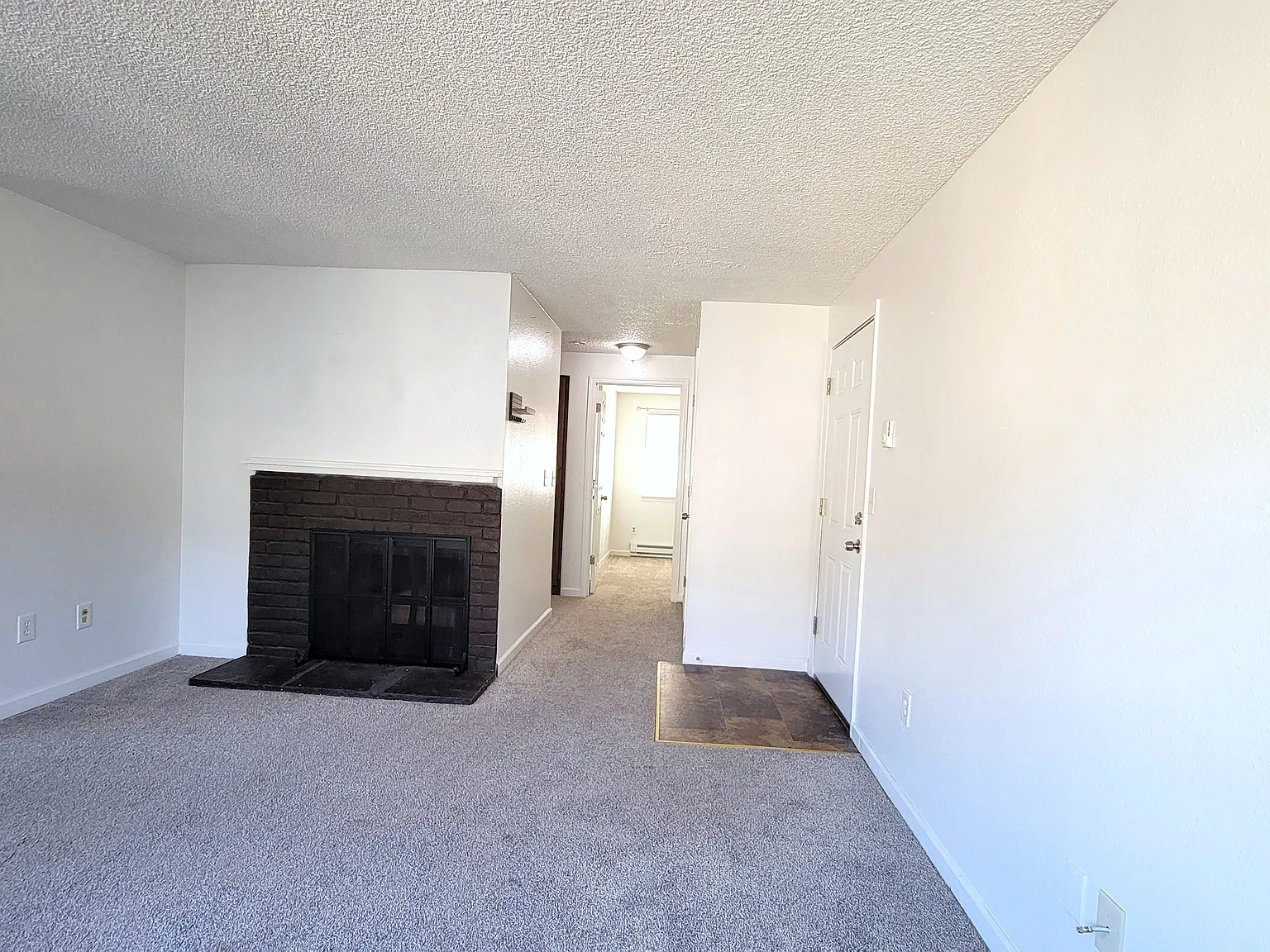 2 bed, 900 sqft, $1,650 — Photo 2