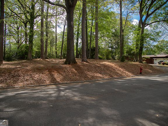 5th image of 703 Greenwood Rd