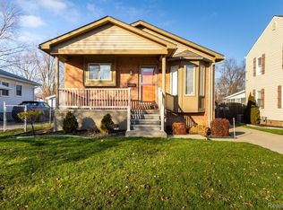 7577 Wood Ave, Center Line, MI 48015