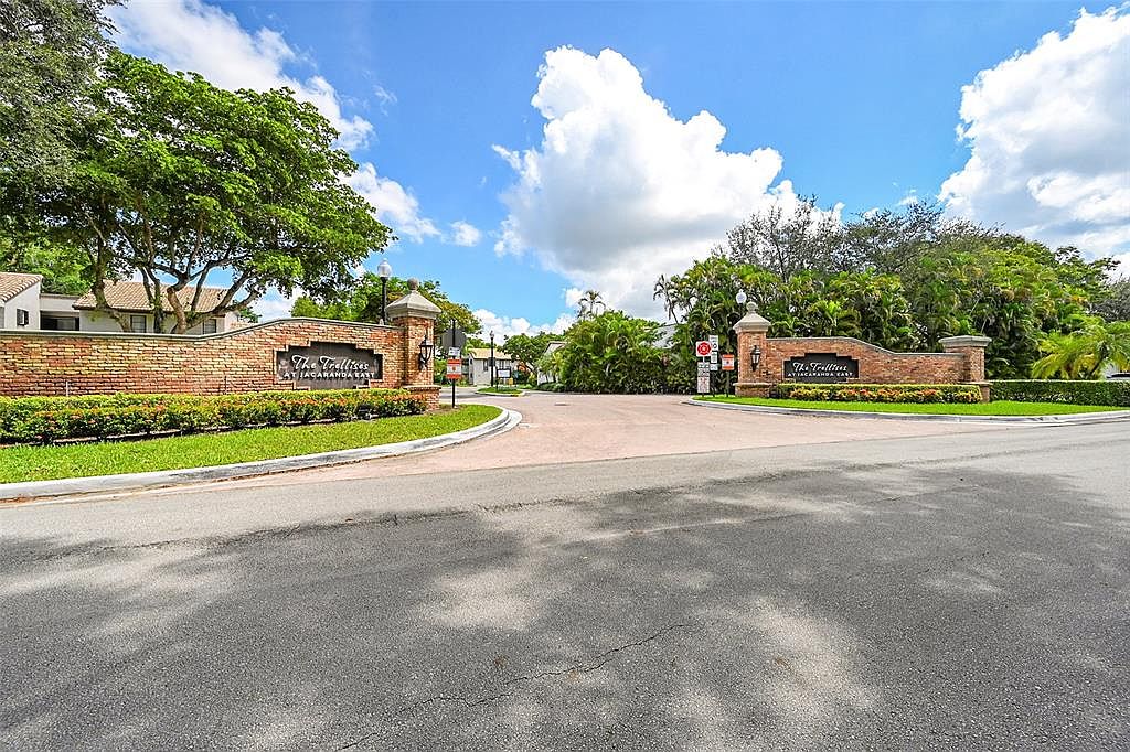 9713 N New River Canal Rd #301