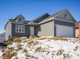 305 N 17th St, Indianola, IA 50125