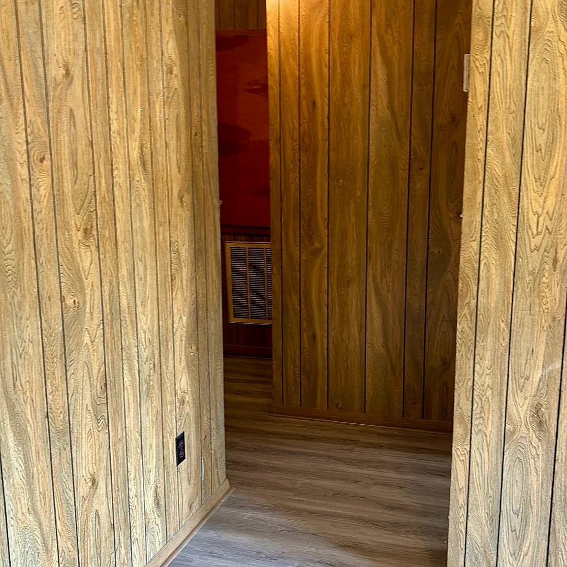 1104 Halsey St - 8 — Photo 3