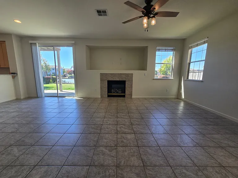 5130 Lakeshore Dr — Photo 3