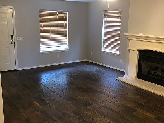 3rd image of 236 W Fairlane Pl