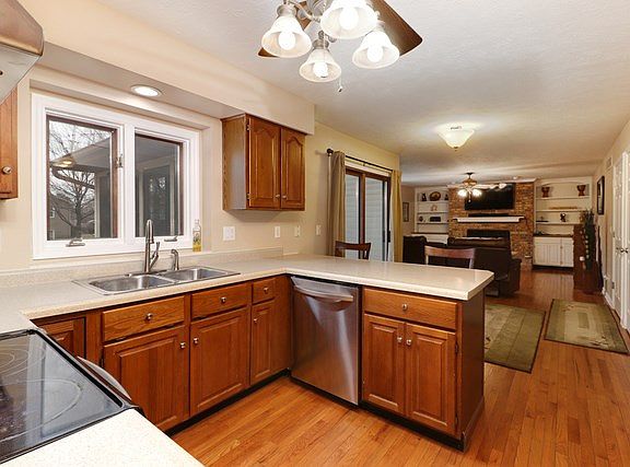 3rd image of 3109 Preston Dr