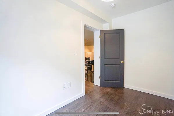 Rented by City Connections Realty | media 32