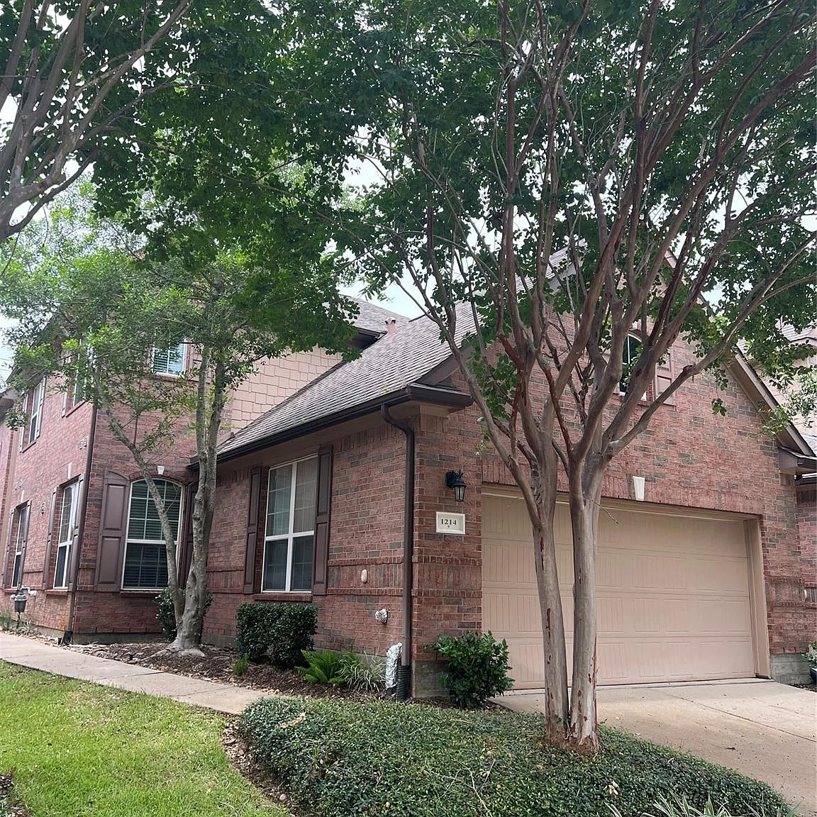 4 bed, 3.5 bath, 2441 sqft, $2,950 — Photo 2