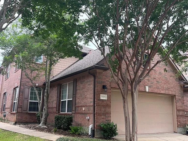 1214 Glenwood Canyon Ln — Photo 2