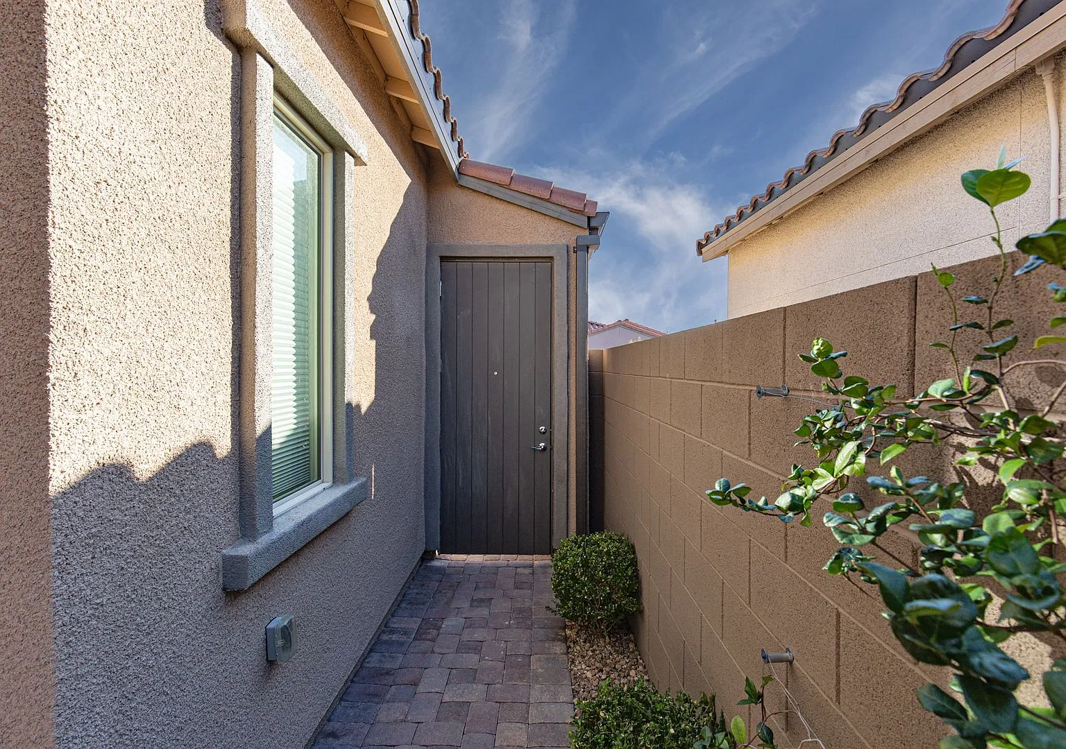 Luxury living in Summerlin West gated neighborhood — Photo 4